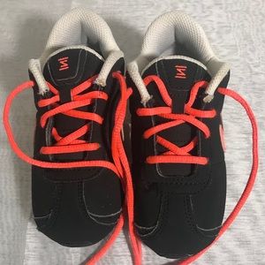 Girls preowned Nike shocks in black and pink sz9c